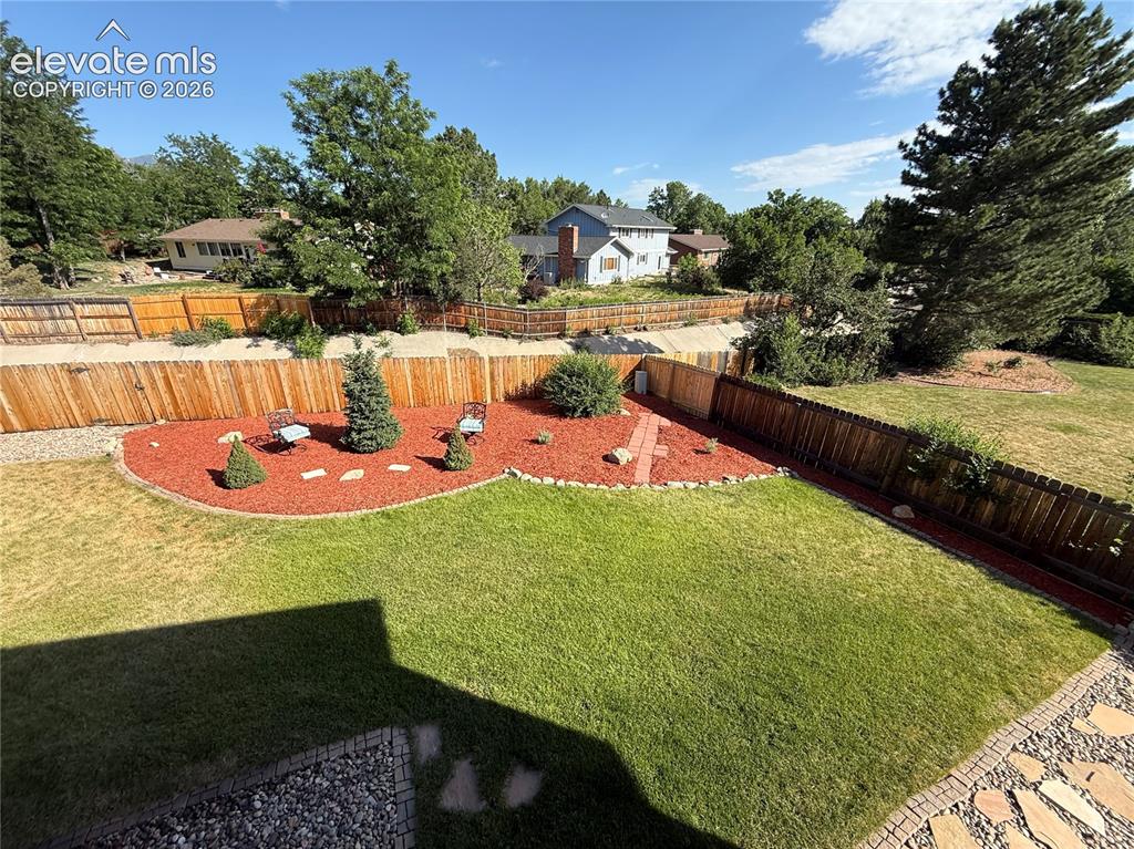 Image 33 of 39: Large fenced back yard