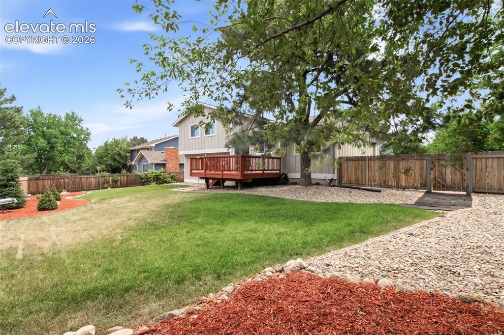 Image 35 of 39: Large fenced back yard
