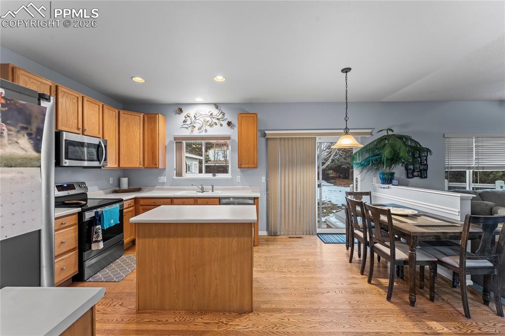 Image 12 of 44: Kitchen