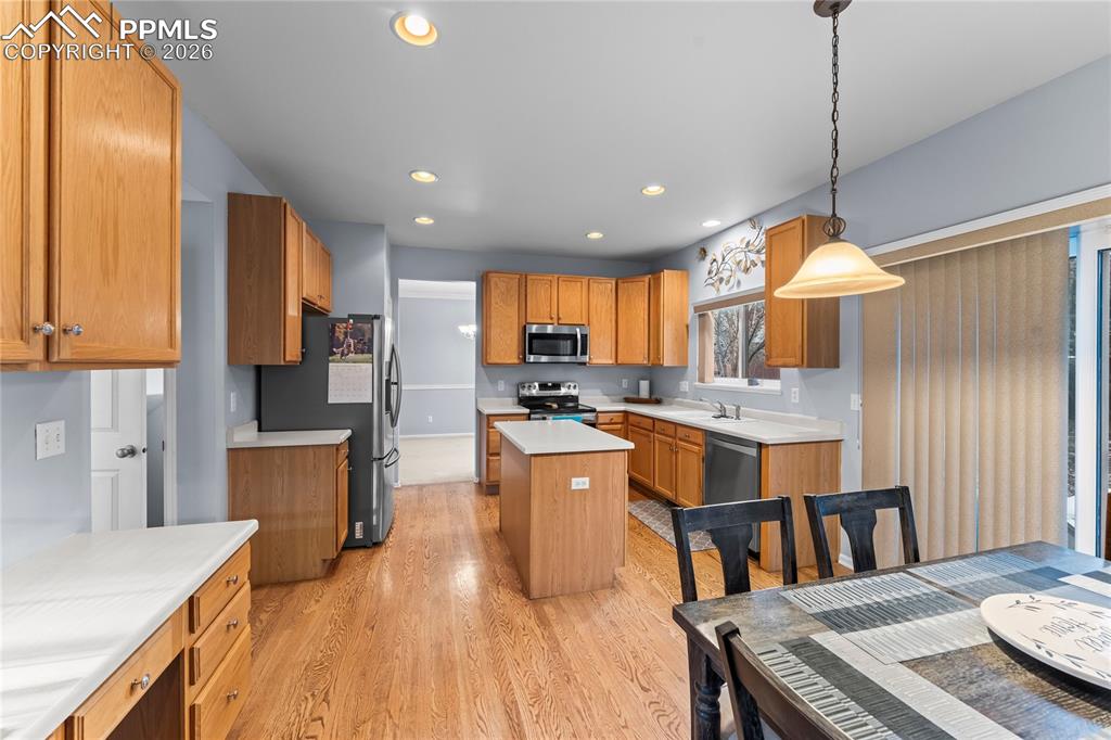 Image 13 of 44: Kitchen