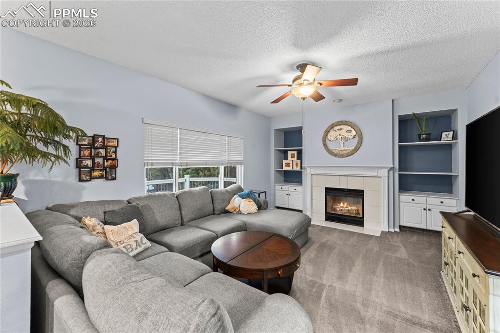 Image 16 of 44: Living Room