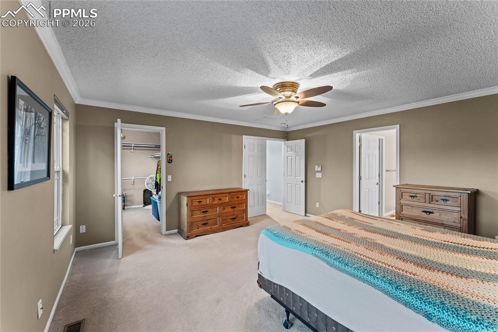 Image 22 of 44: Bedroom