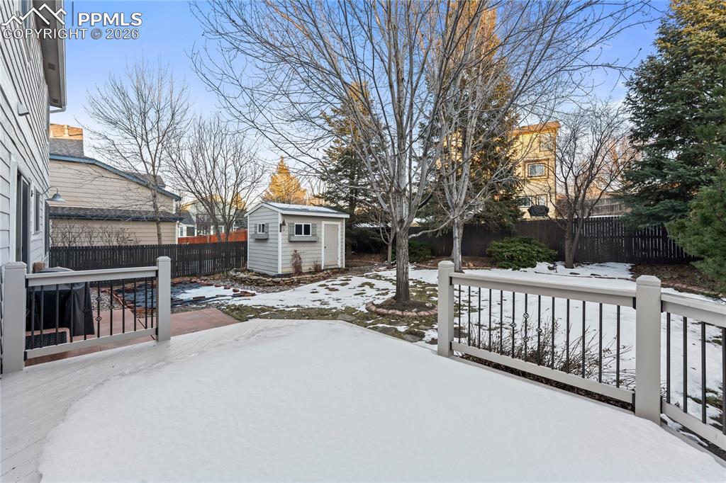 Image 37 of 44: Deck