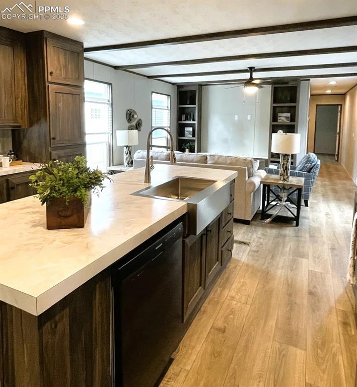 Image 14 of 37: Kitchen