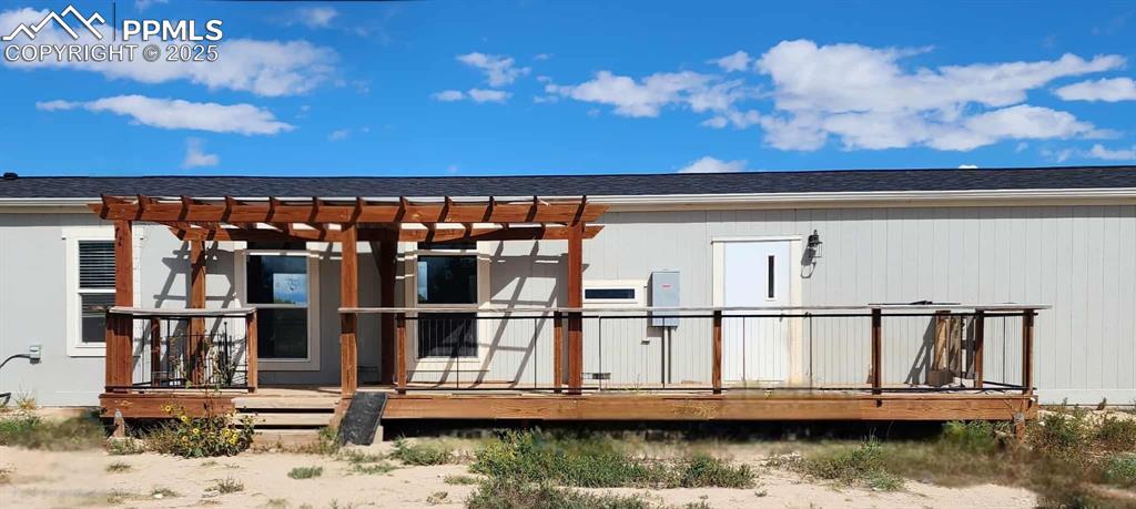 Image 7 of 37: Back of Structure