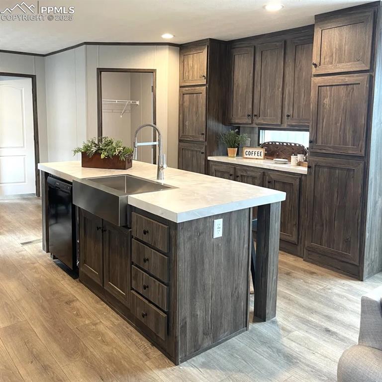 Image 9 of 37: Kitchen