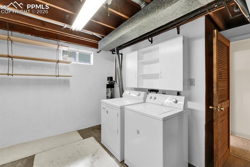 Image 20 of 25: Laundry area 