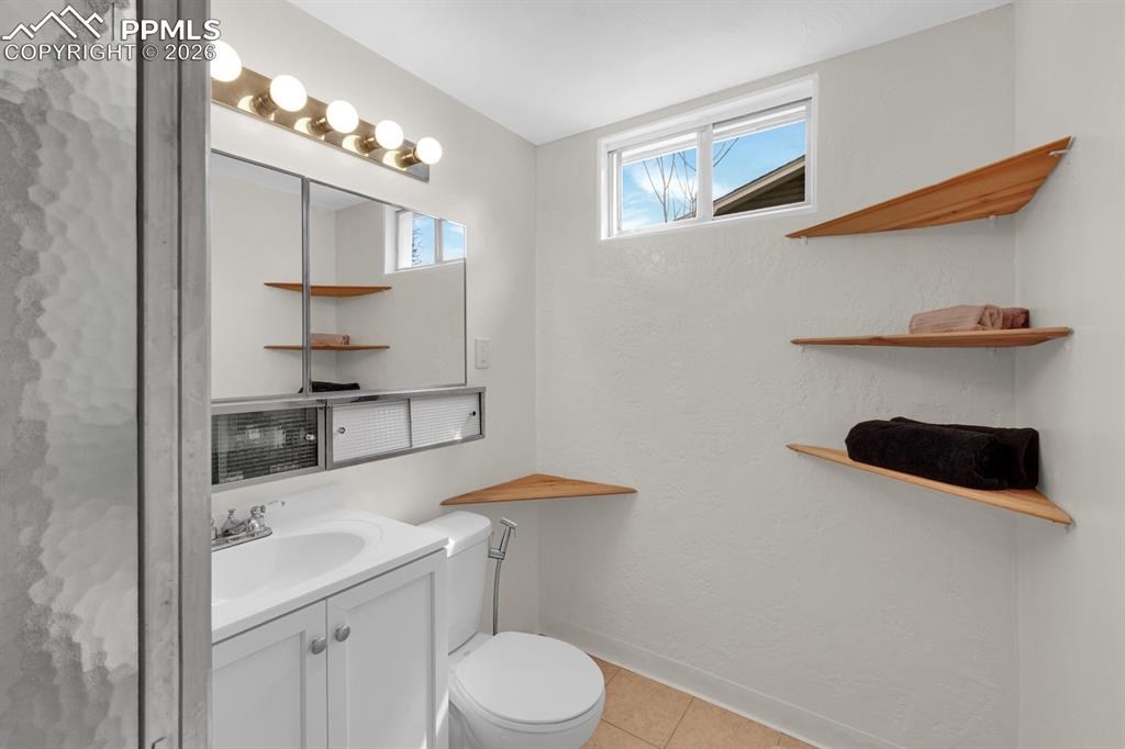 Image 21 of 25: 3/4 Basement bathroom