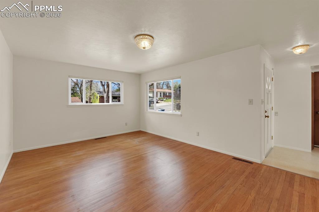 Image 5 of 25: Real Hardwood floors