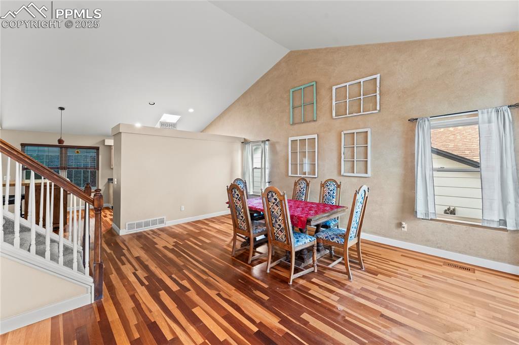 Image 3 of 38: Dining Area