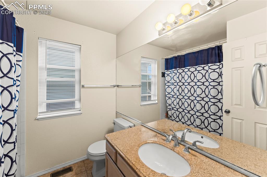 Image 30 of 38: Upper level bathroom