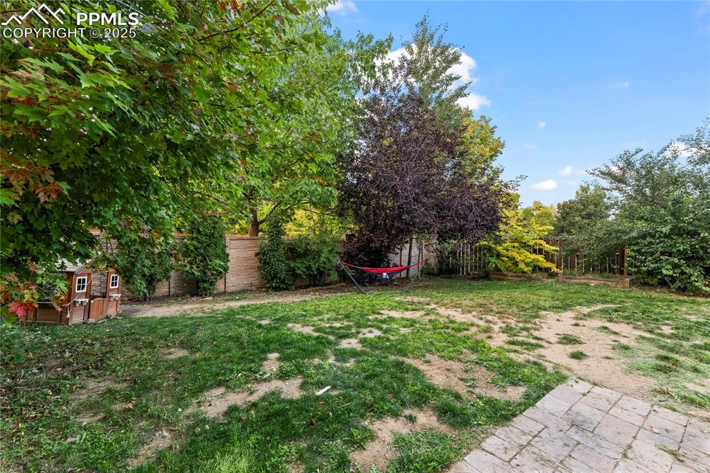 Image 37 of 38: Yard