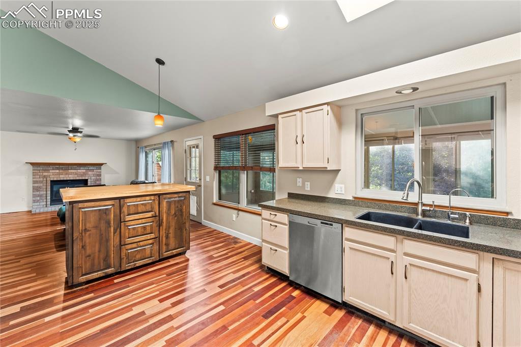 Image 8 of 38: Kitchen