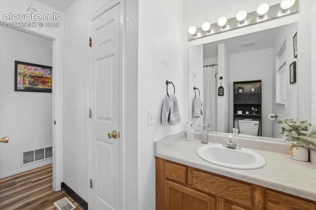 Image 12 of 25: Bathroom