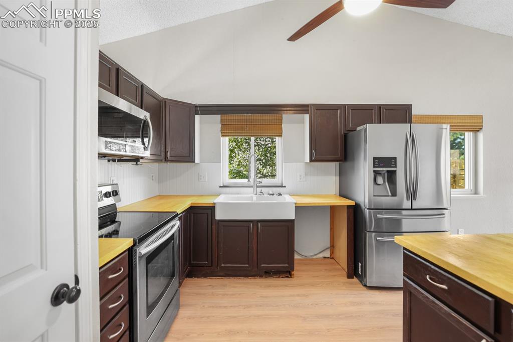 Image 7 of 44: Kitchen