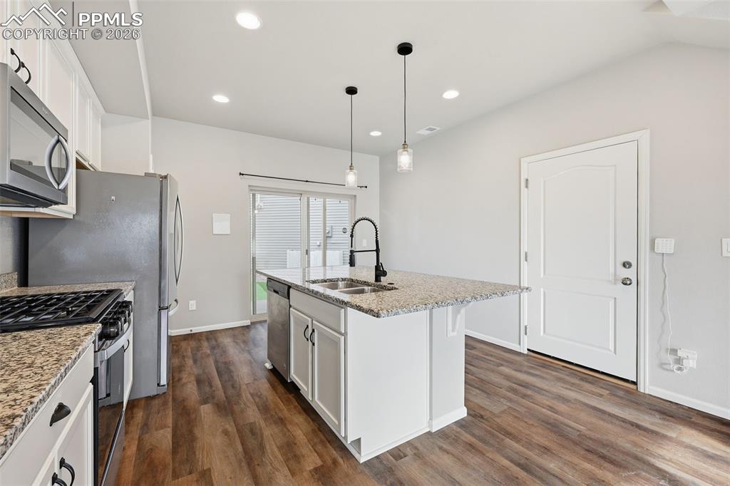 Image 11 of 24: Kitchen