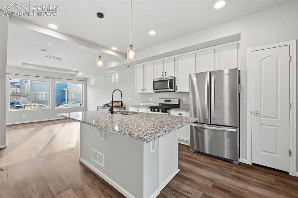 Image 12 of 24: Kitchen