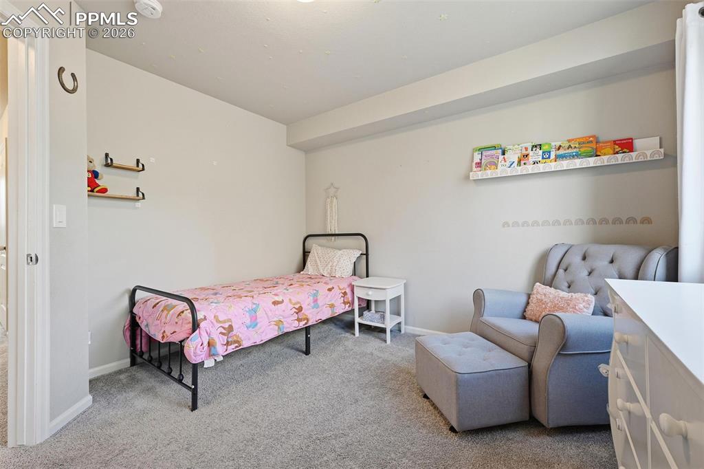 Image 18 of 24: Bedroom