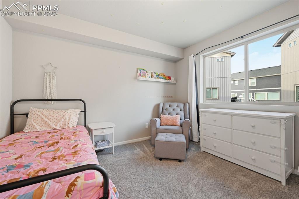 Image 19 of 24: Bedroom