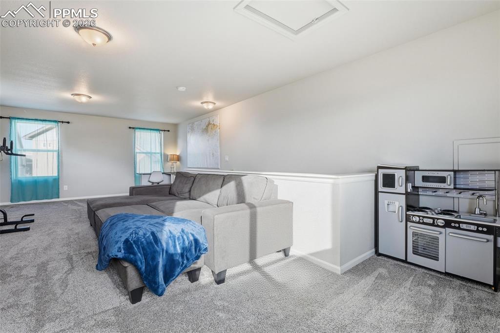 Image 23 of 24: Living Room