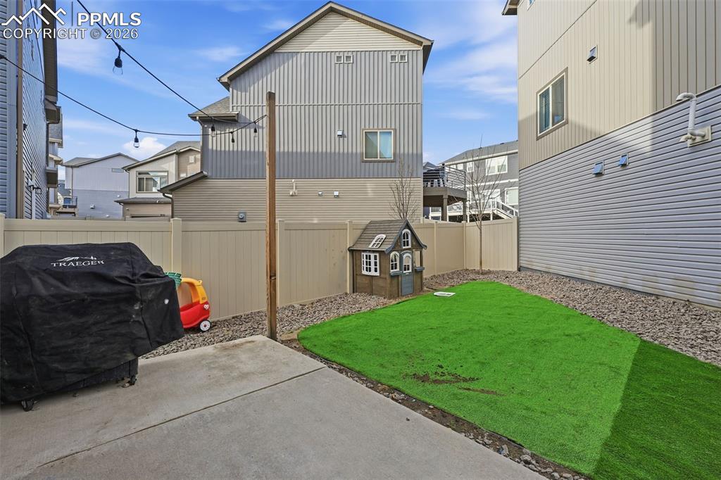 Image 24 of 24: Yard