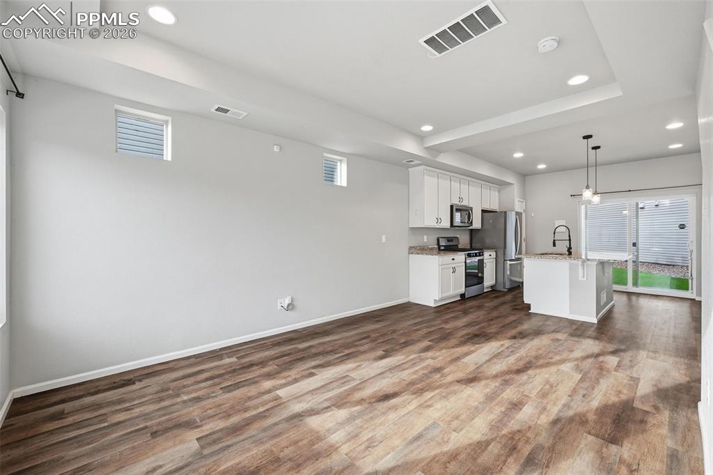 Image 6 of 24: Kitchen