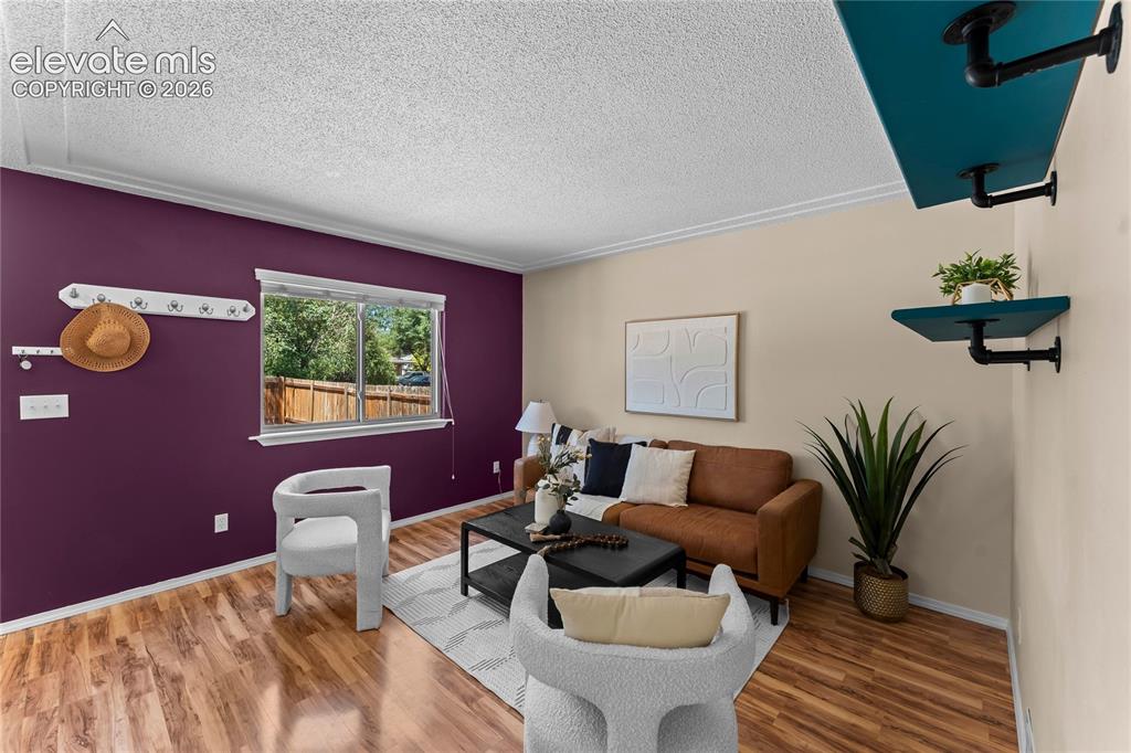 Image 5 of 40: Living Room