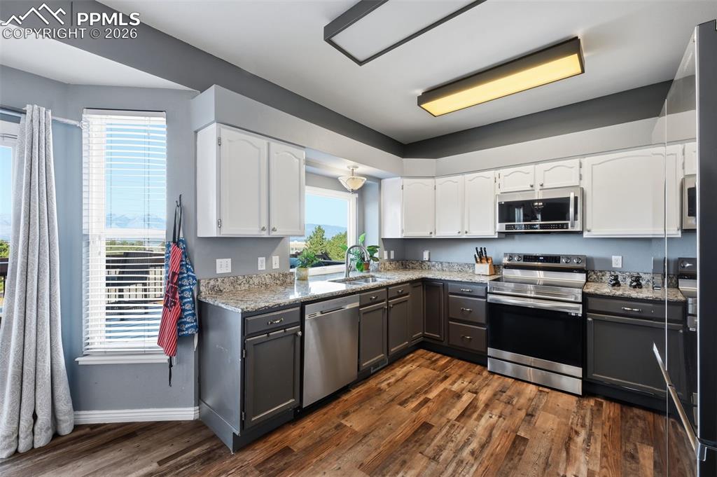 Image 14 of 45: Kitchen