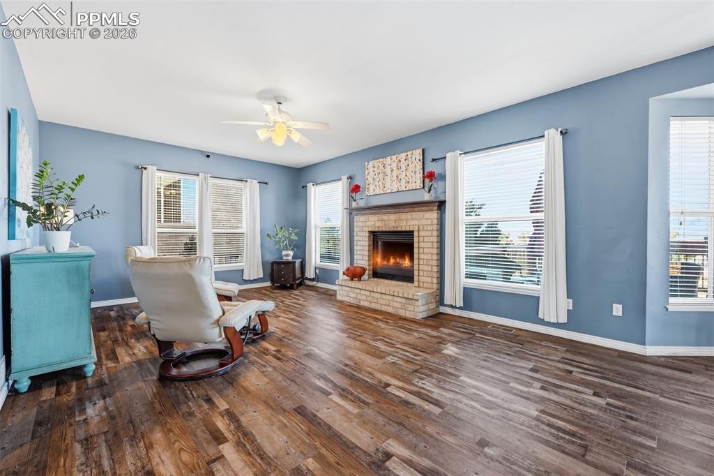 Image 16 of 45: Living Room