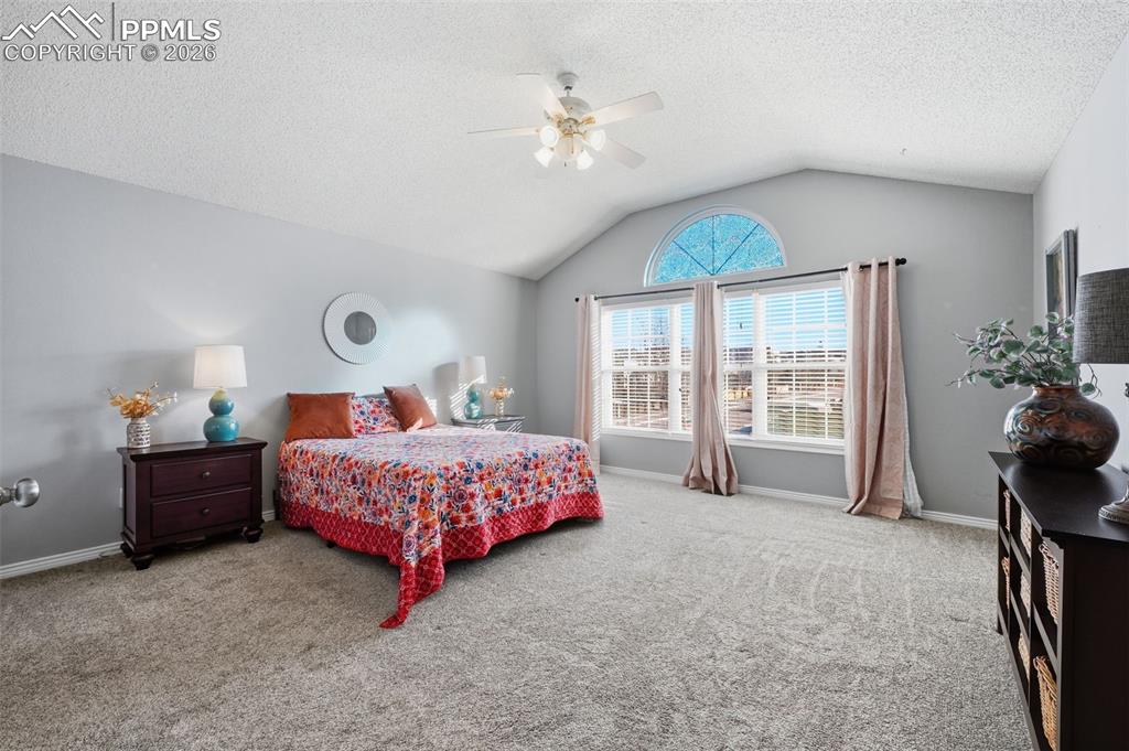 Image 19 of 45: Bedroom