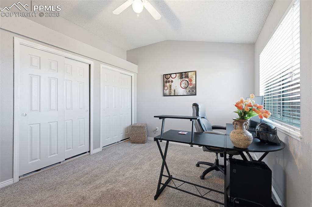 Image 22 of 45: Office