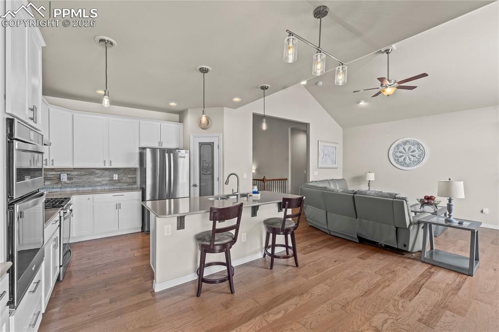 Image 15 of 28: Kitchen