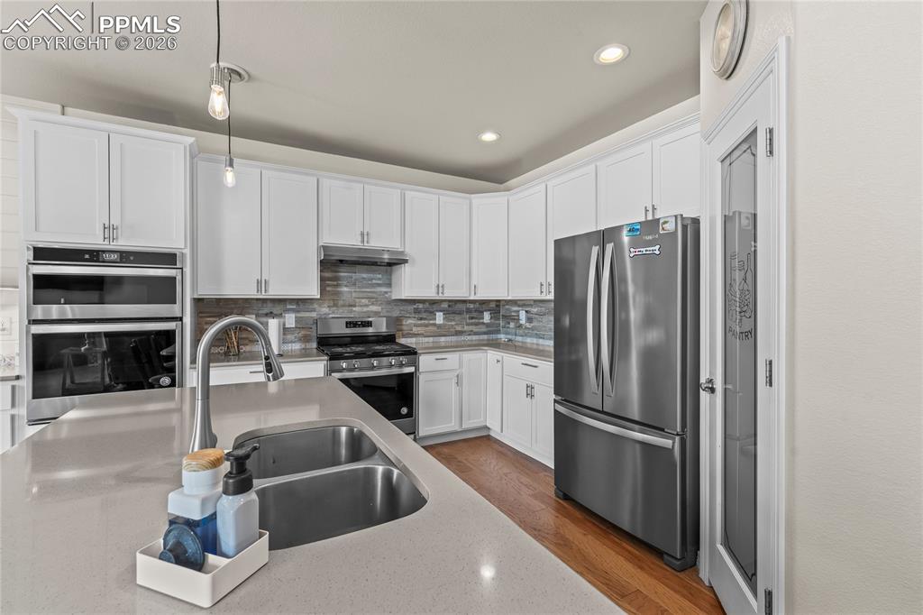 Image 17 of 28: Kitchen