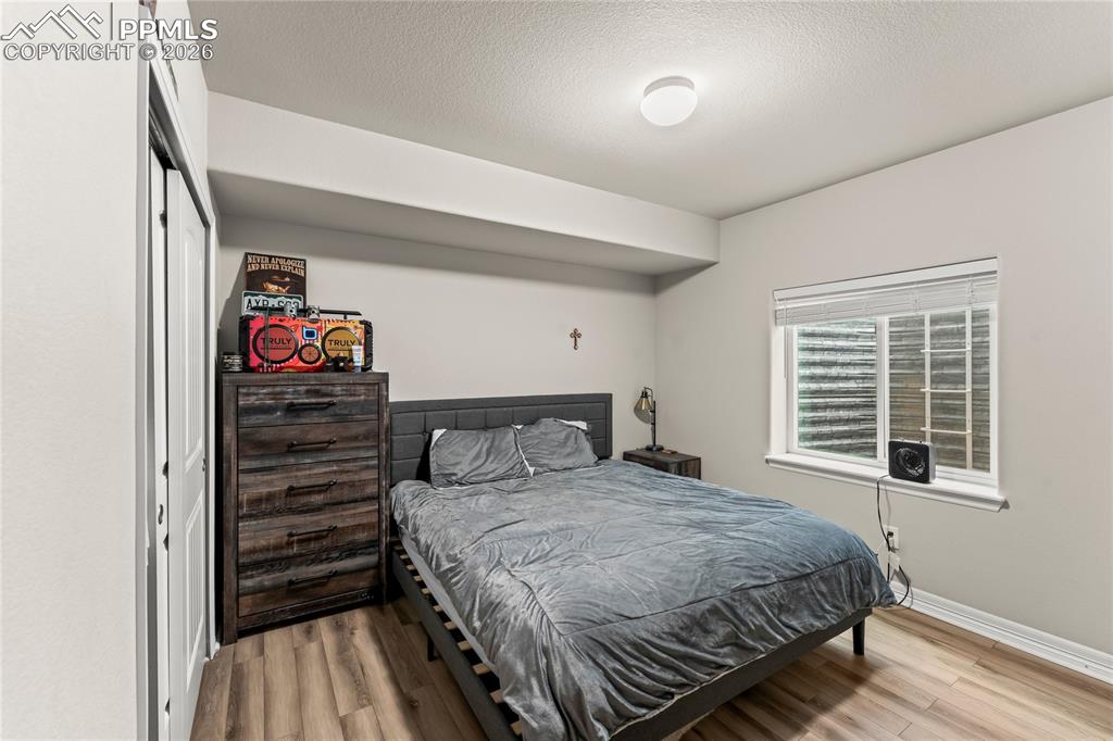 Image 25 of 28: Bedroom