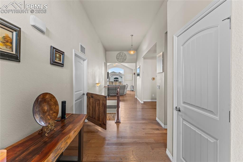 Image 3 of 28: Entry