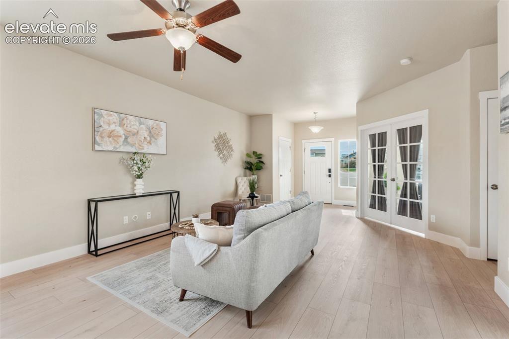 Image 13 of 50: Living Room
