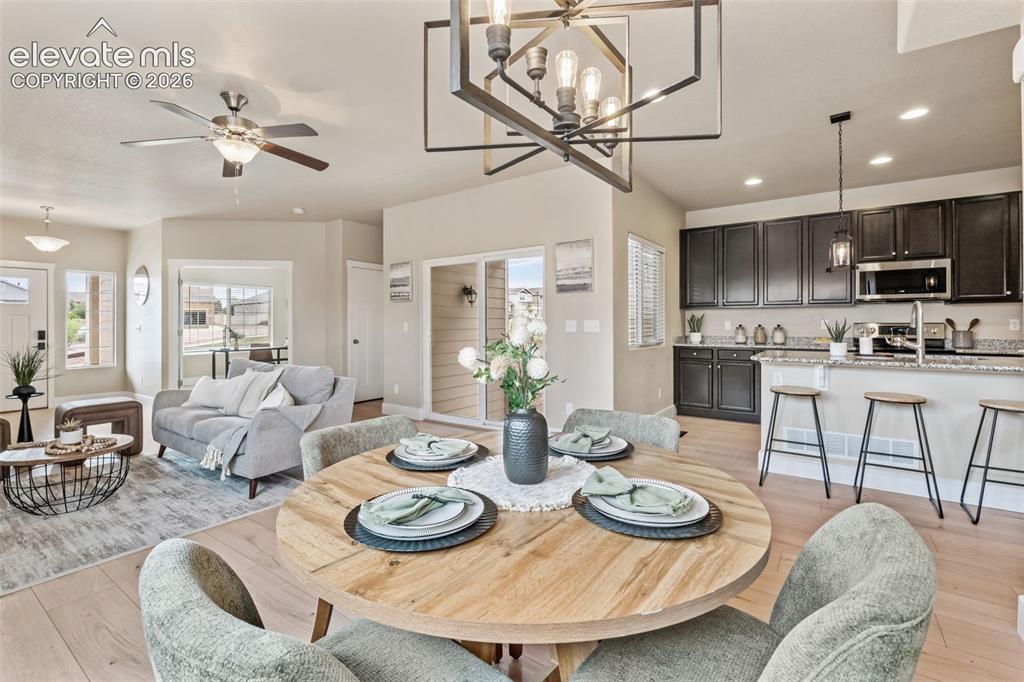 Image 19 of 50: Dining Area