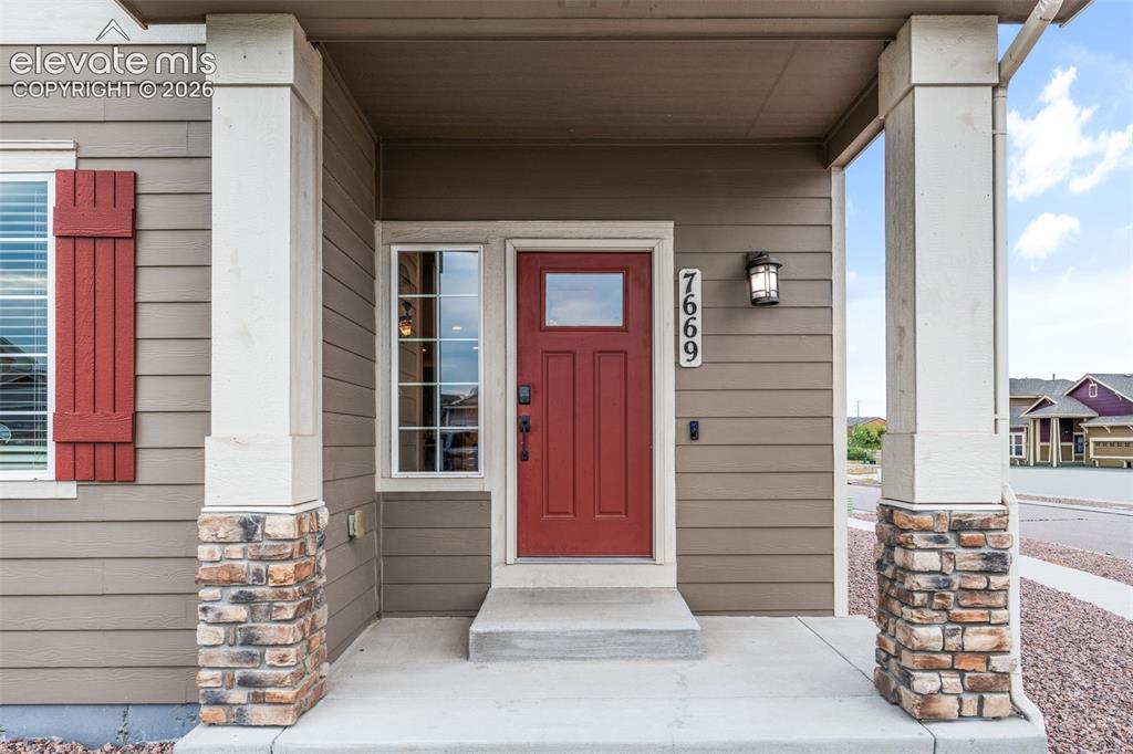 Image 8 of 50: Entry