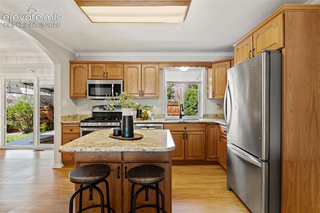 Image 11 of 33: Kitchen