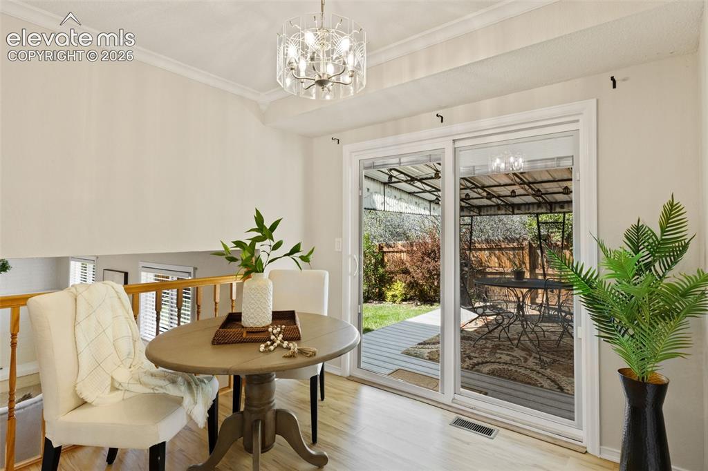 Image 13 of 33: Dining Area