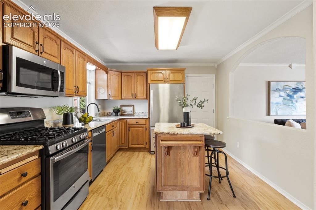 Image 9 of 33: Kitchen