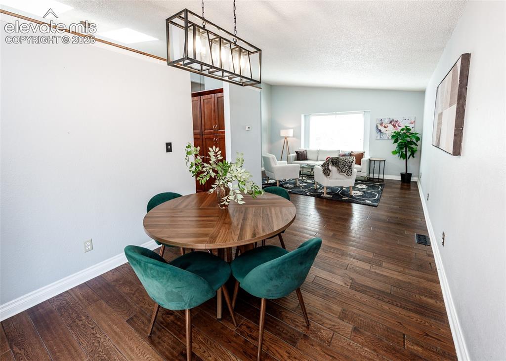 Image 11 of 48: Dining Area