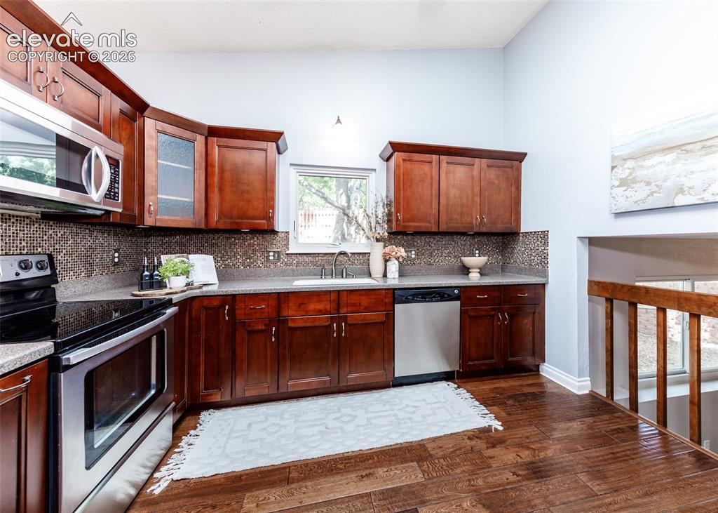 Image 13 of 48: Kitchen
