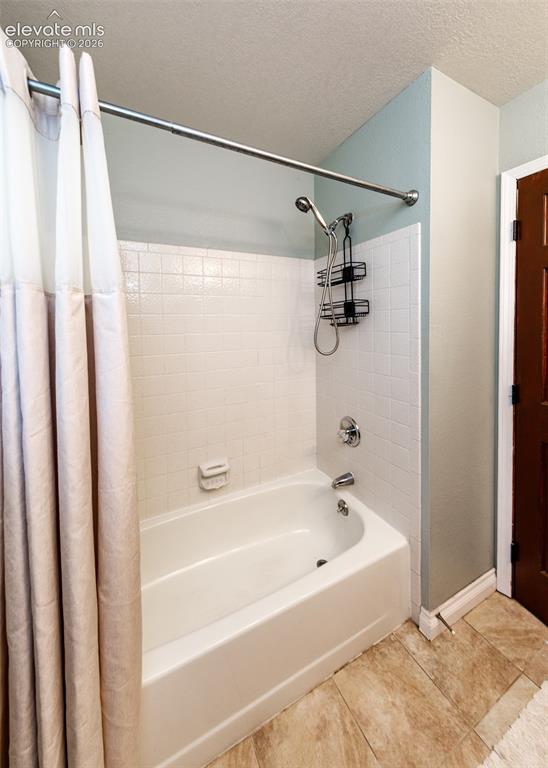 Image 33 of 48: Bathroom