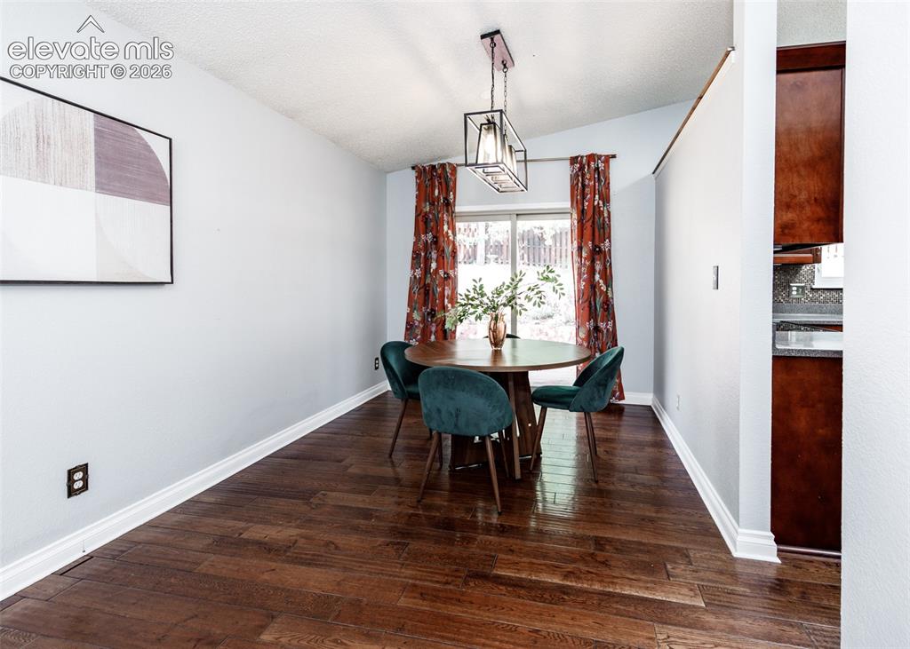 Image 9 of 48: Dining Area