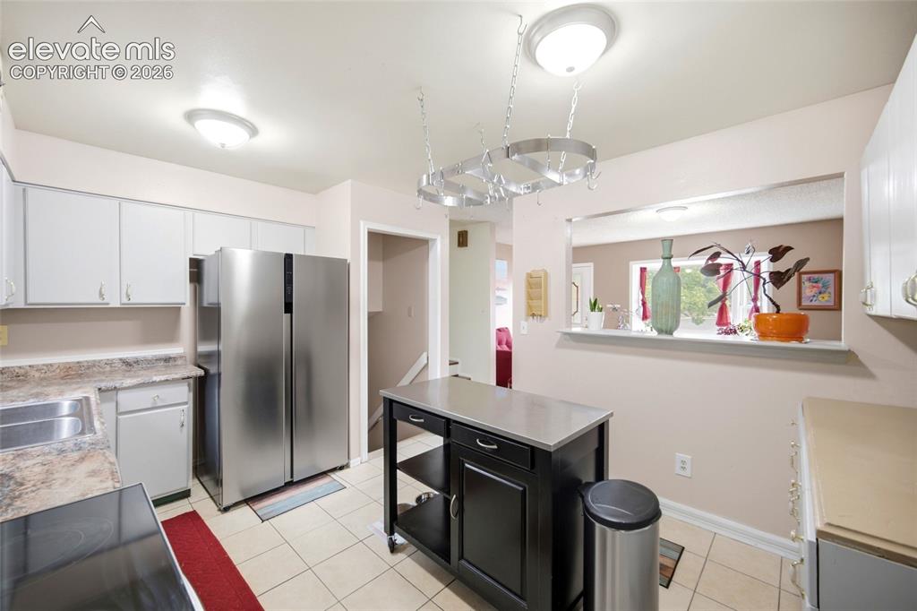 Image 14 of 47: Kitchen