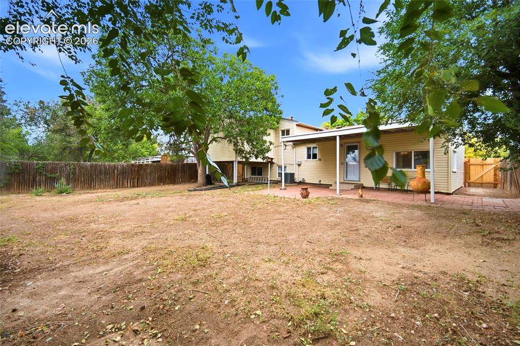 Image 32 of 47: Large Back yard with plenty of room for play. 
