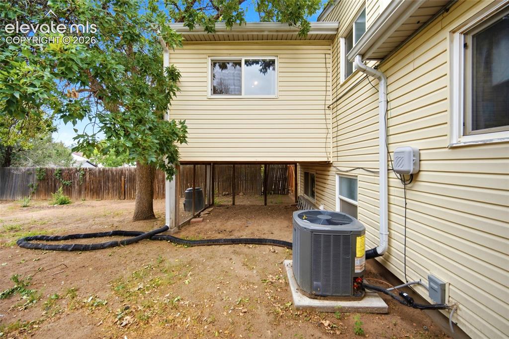 Image 36 of 47: Yard