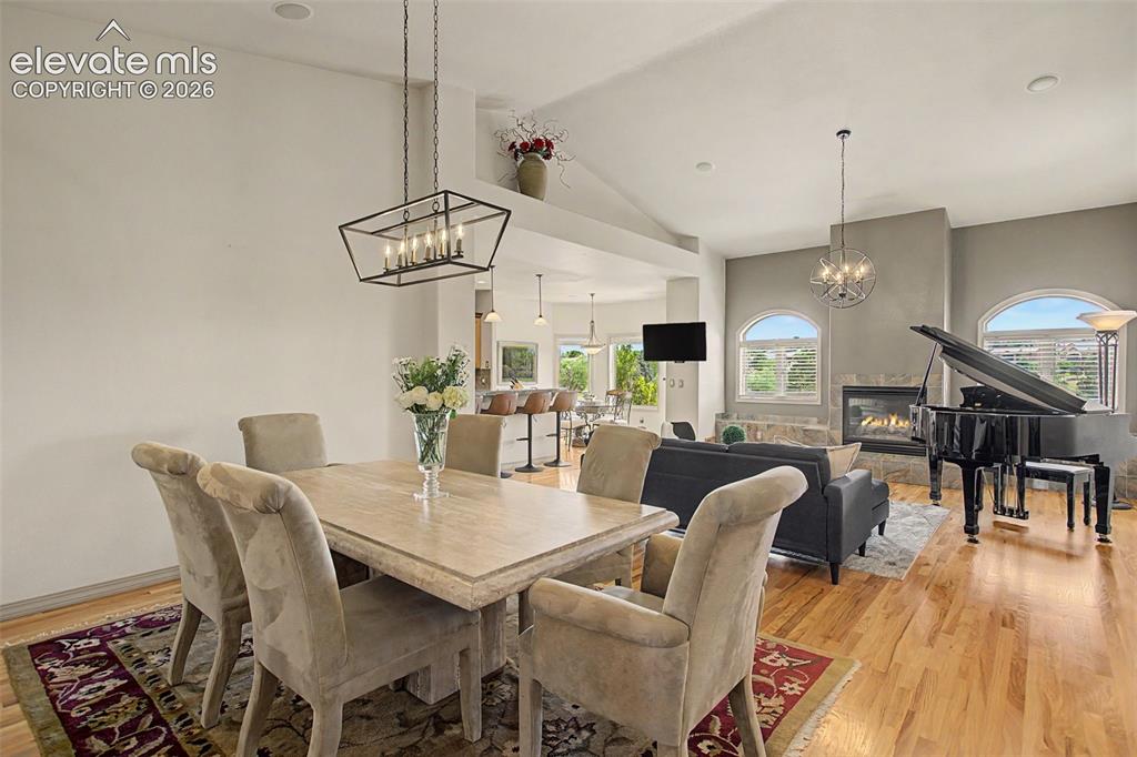 Image 13 of 50: Dining Area