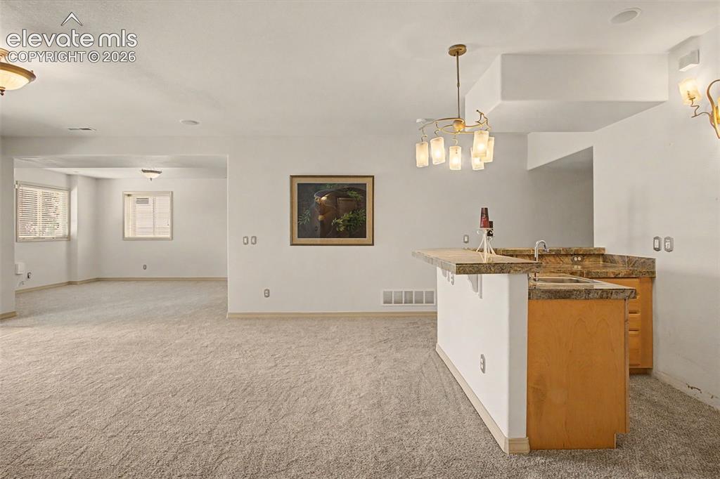 Image 25 of 50: FR with Wet Bar